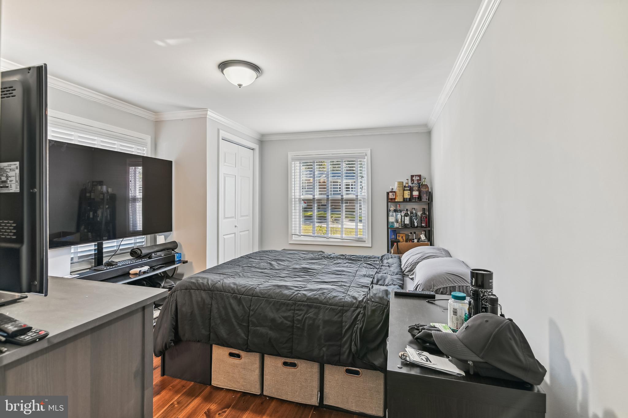 WOODLAND BEACH - Residential