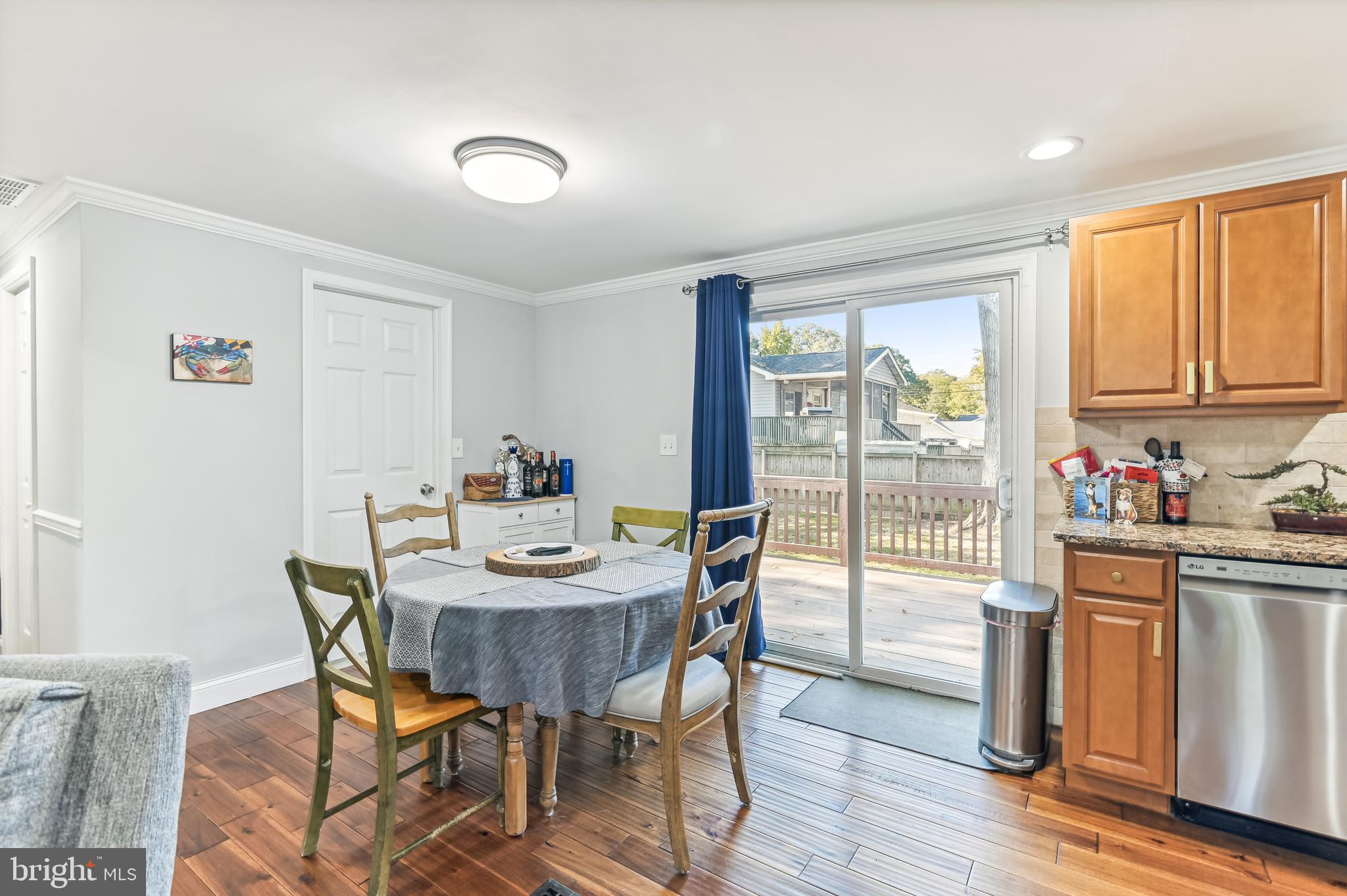 WOODLAND BEACH - Residential