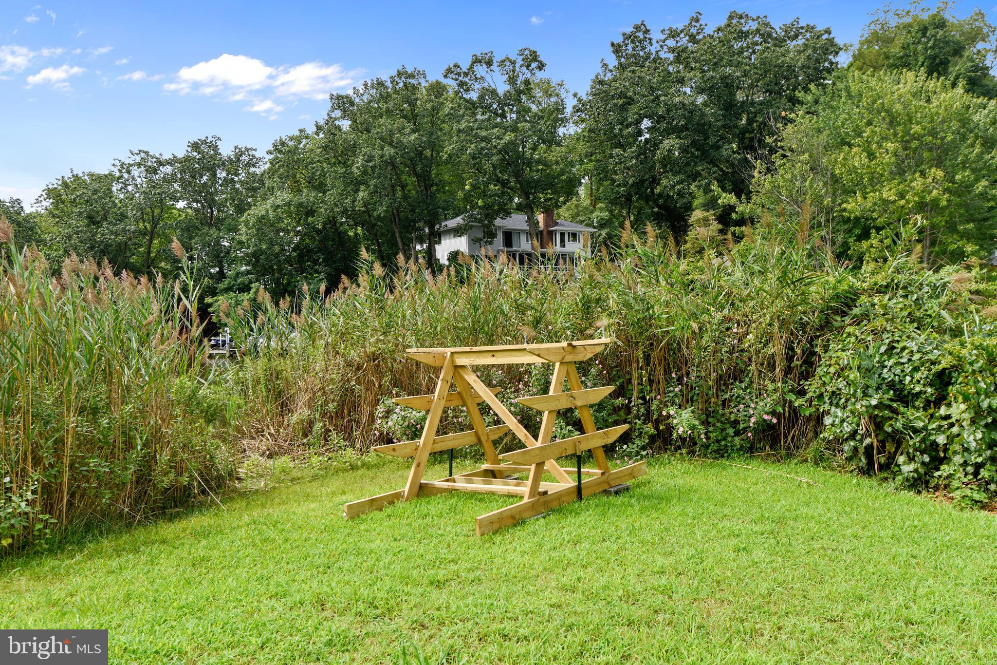 WOODLAND BEACH - Residential