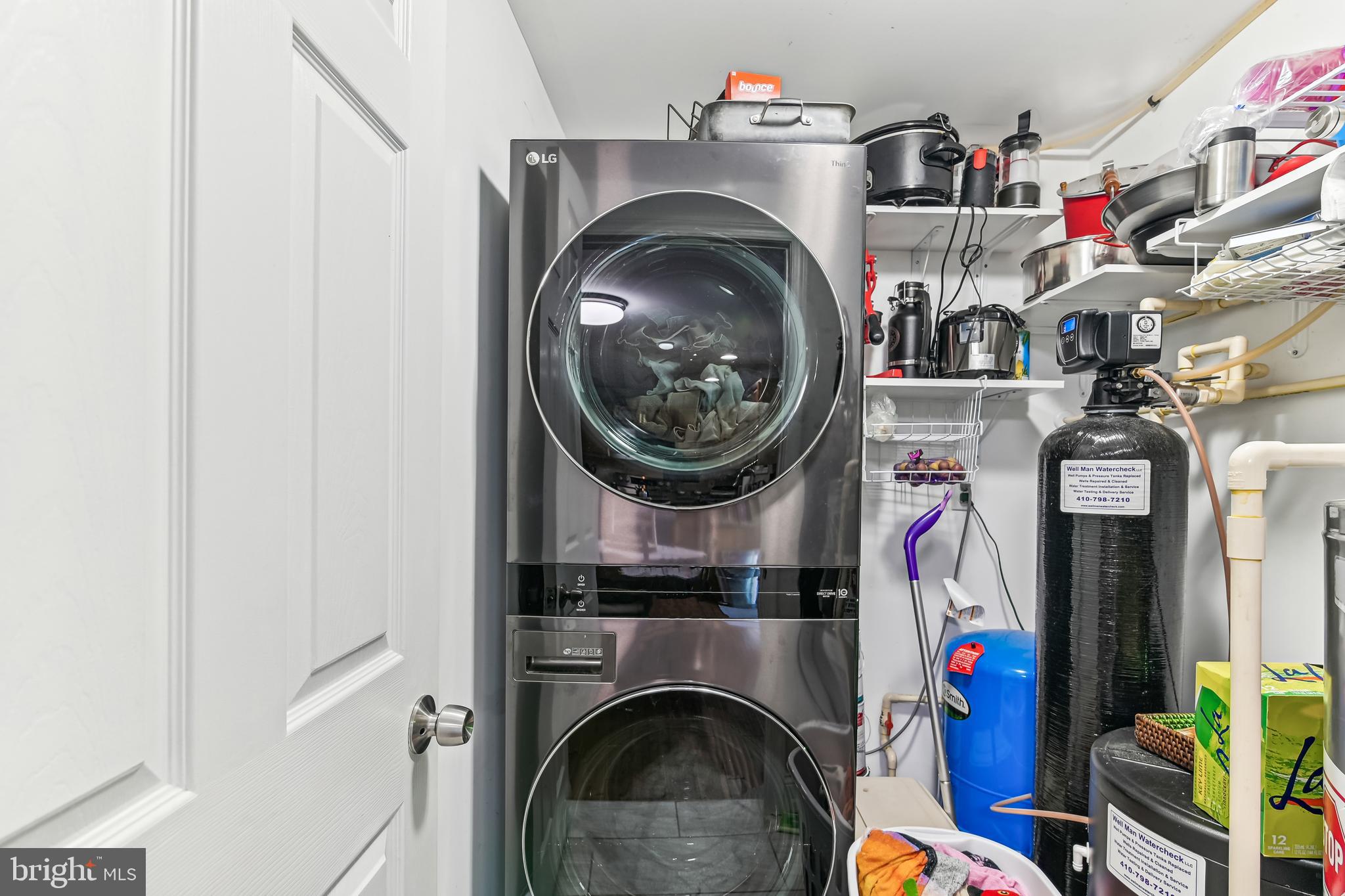 WOODLAND BEACH - Residential