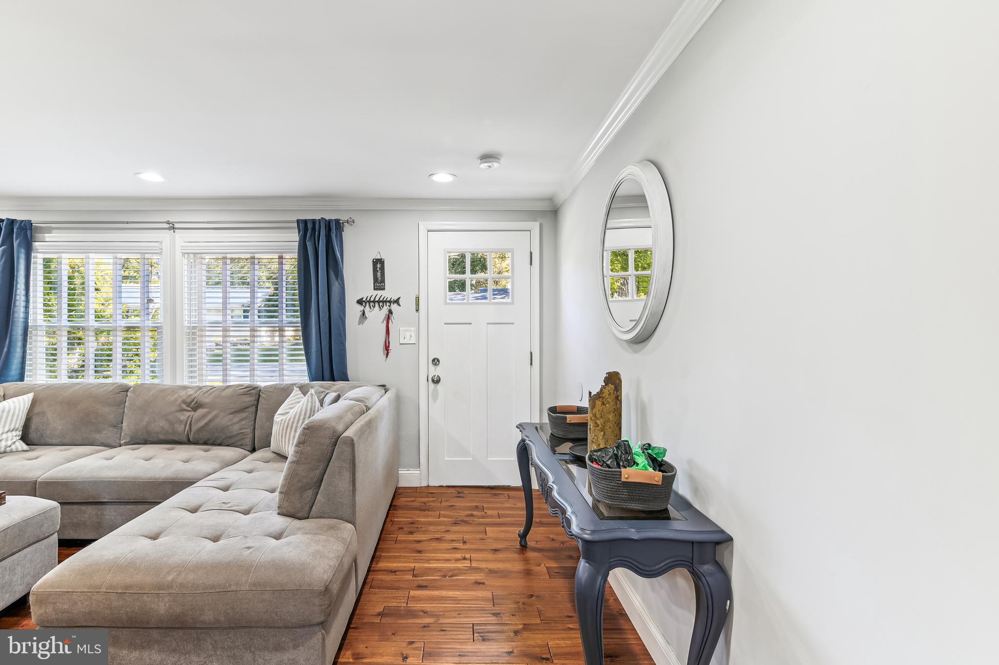 WOODLAND BEACH - Residential