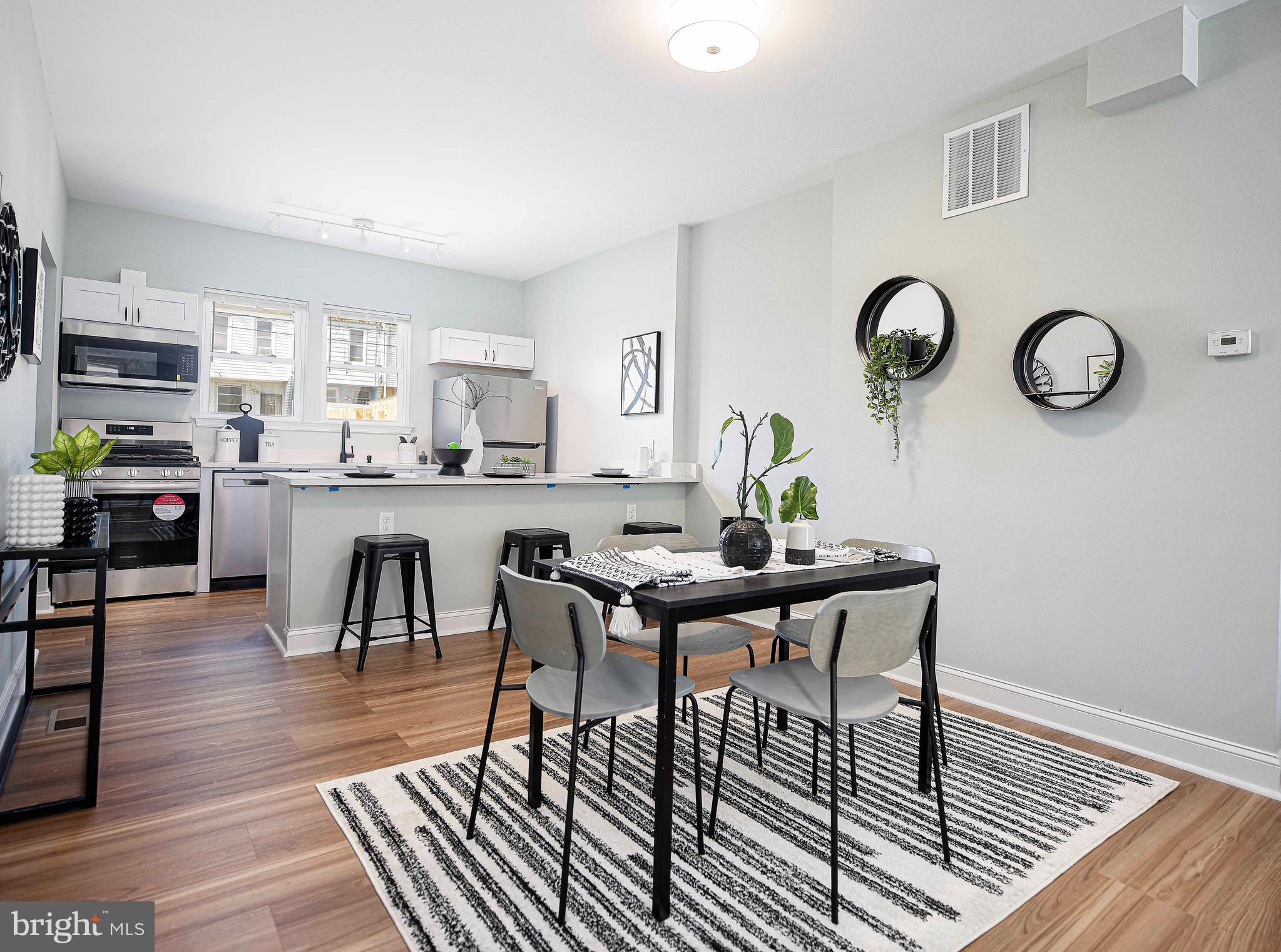 ELLWOOD PARK - Residential