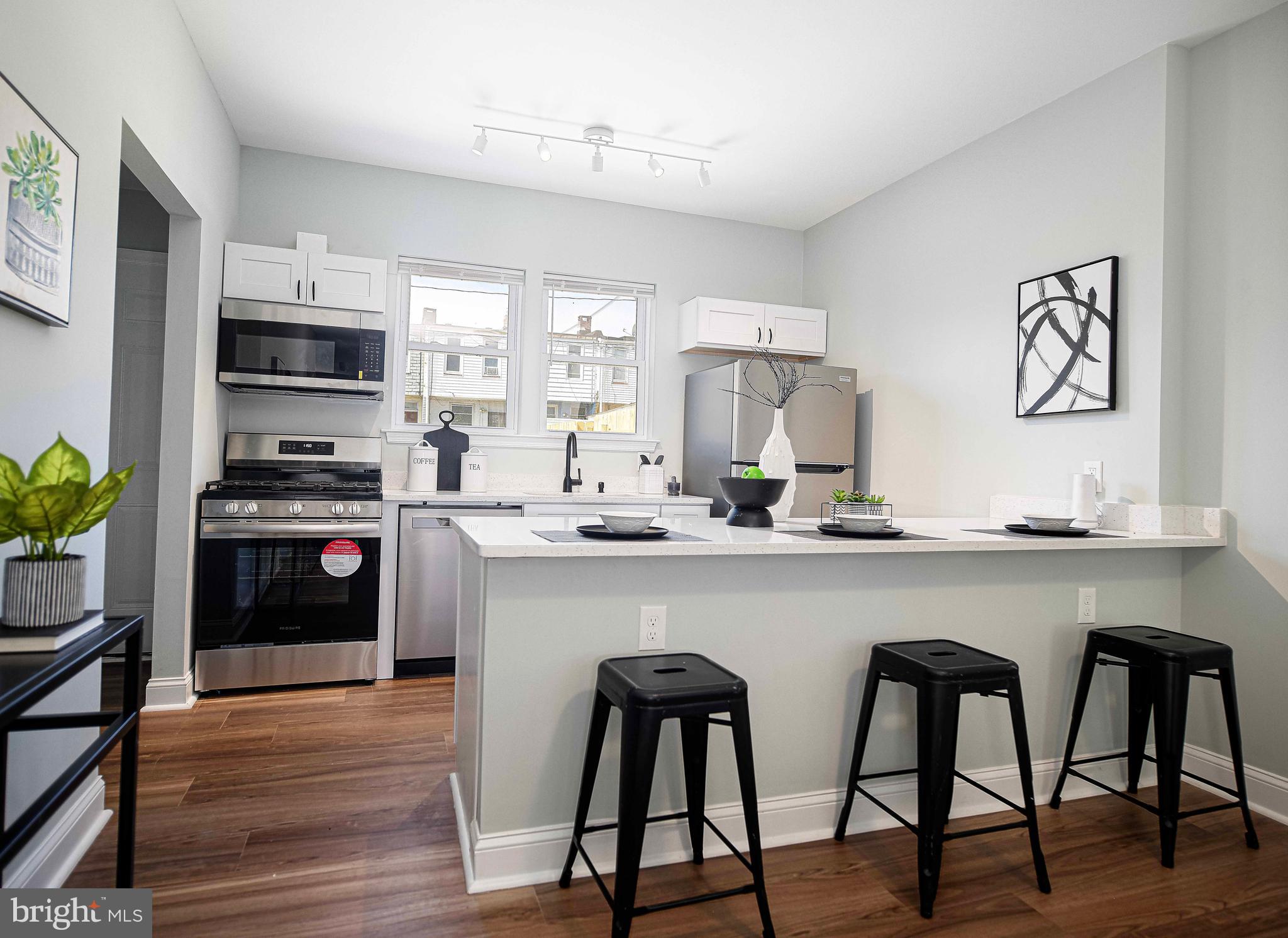 ELLWOOD PARK - Residential