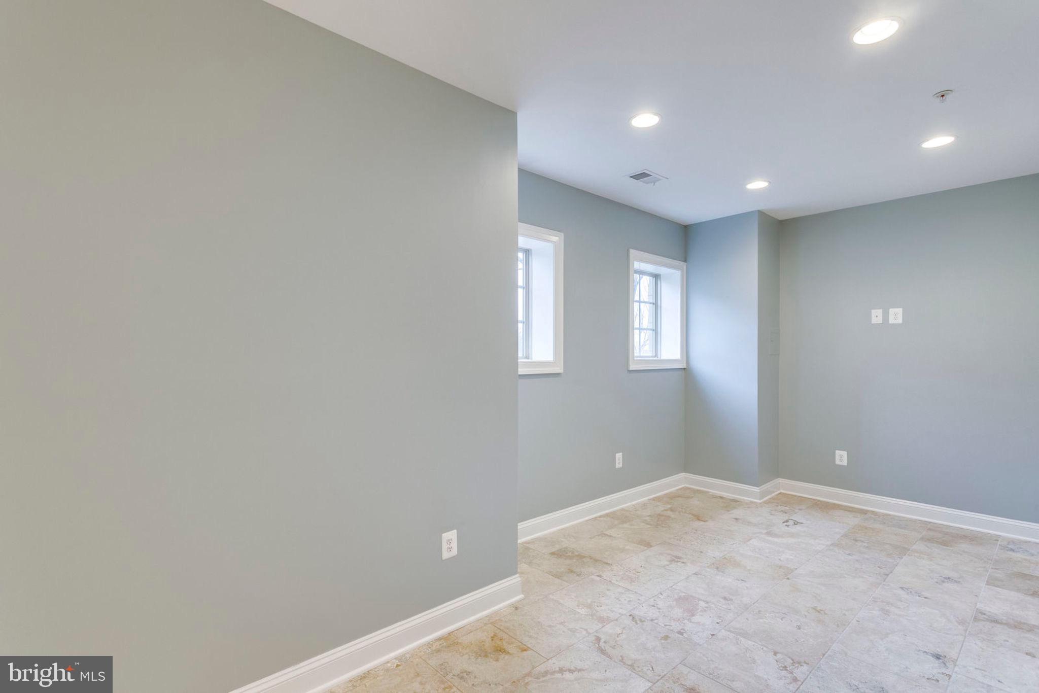 POTOMAC OVERLOOK - Residential Lease