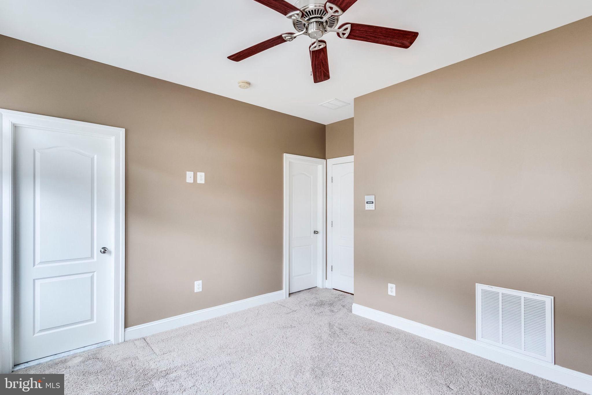 POTOMAC OVERLOOK - Residential Lease