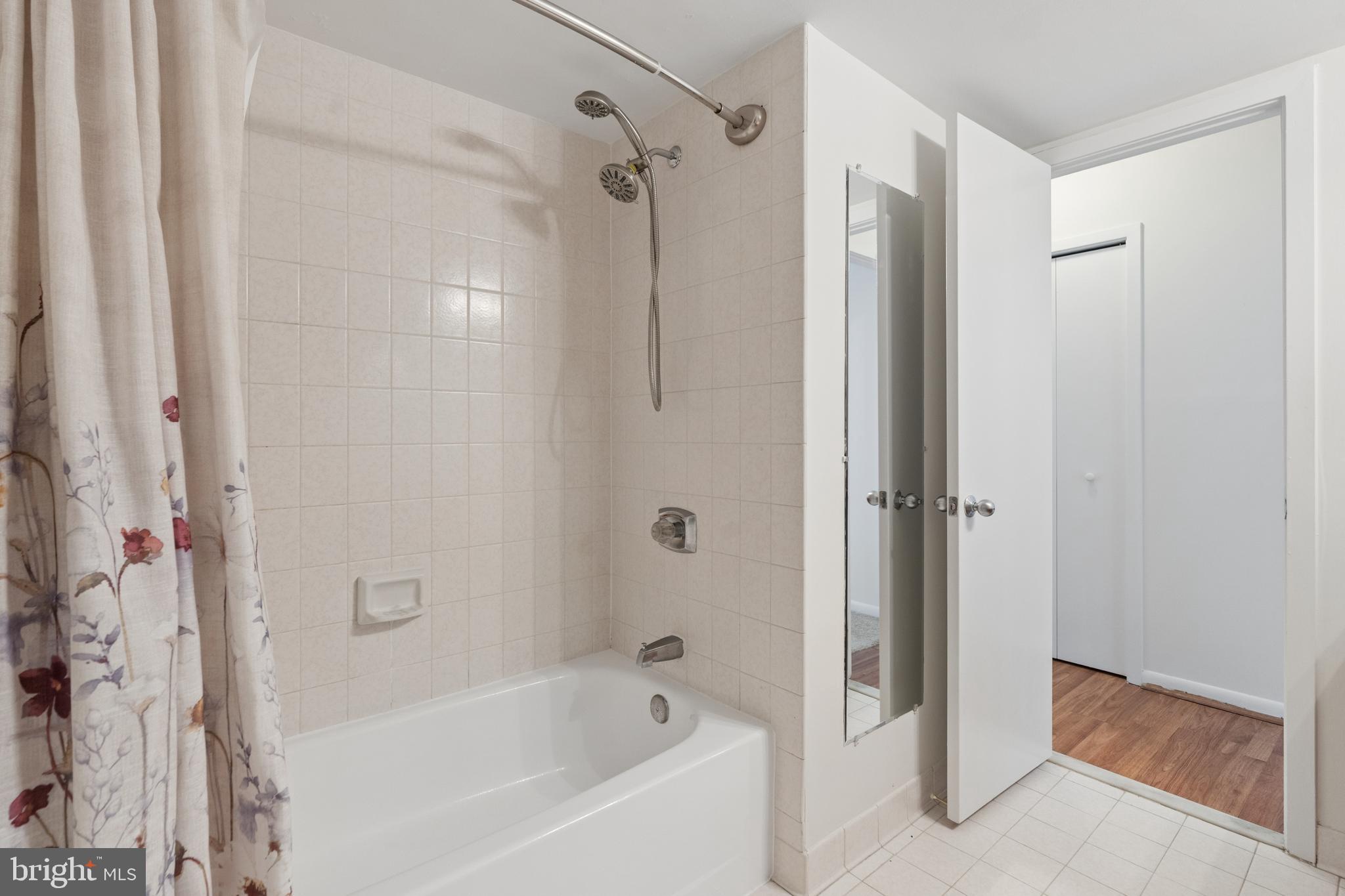 SKYLINE SQUARE CONDO - Residential