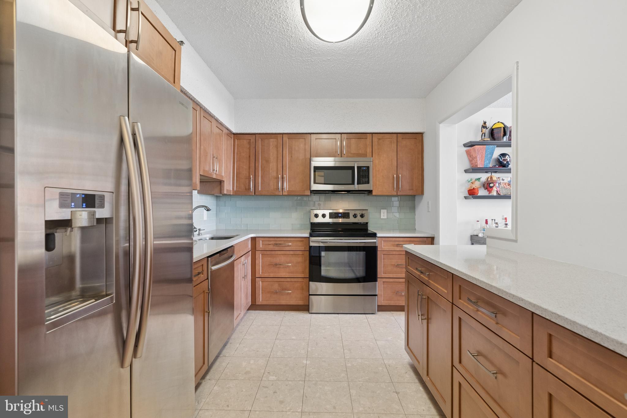 SKYLINE SQUARE CONDO - Residential