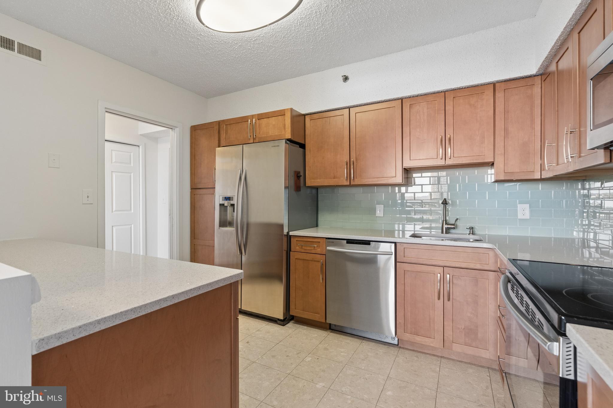 SKYLINE SQUARE CONDO - Residential