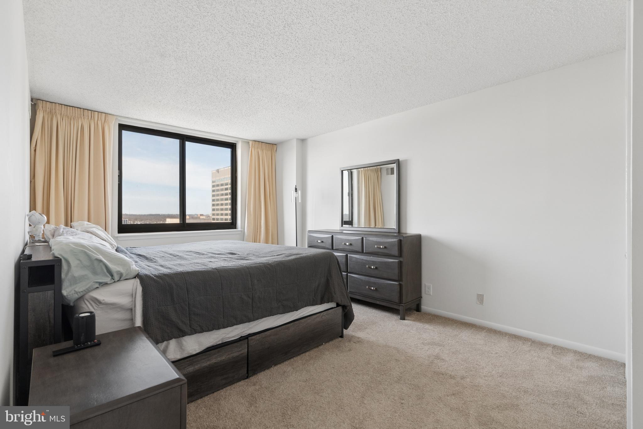 SKYLINE SQUARE CONDO - Residential