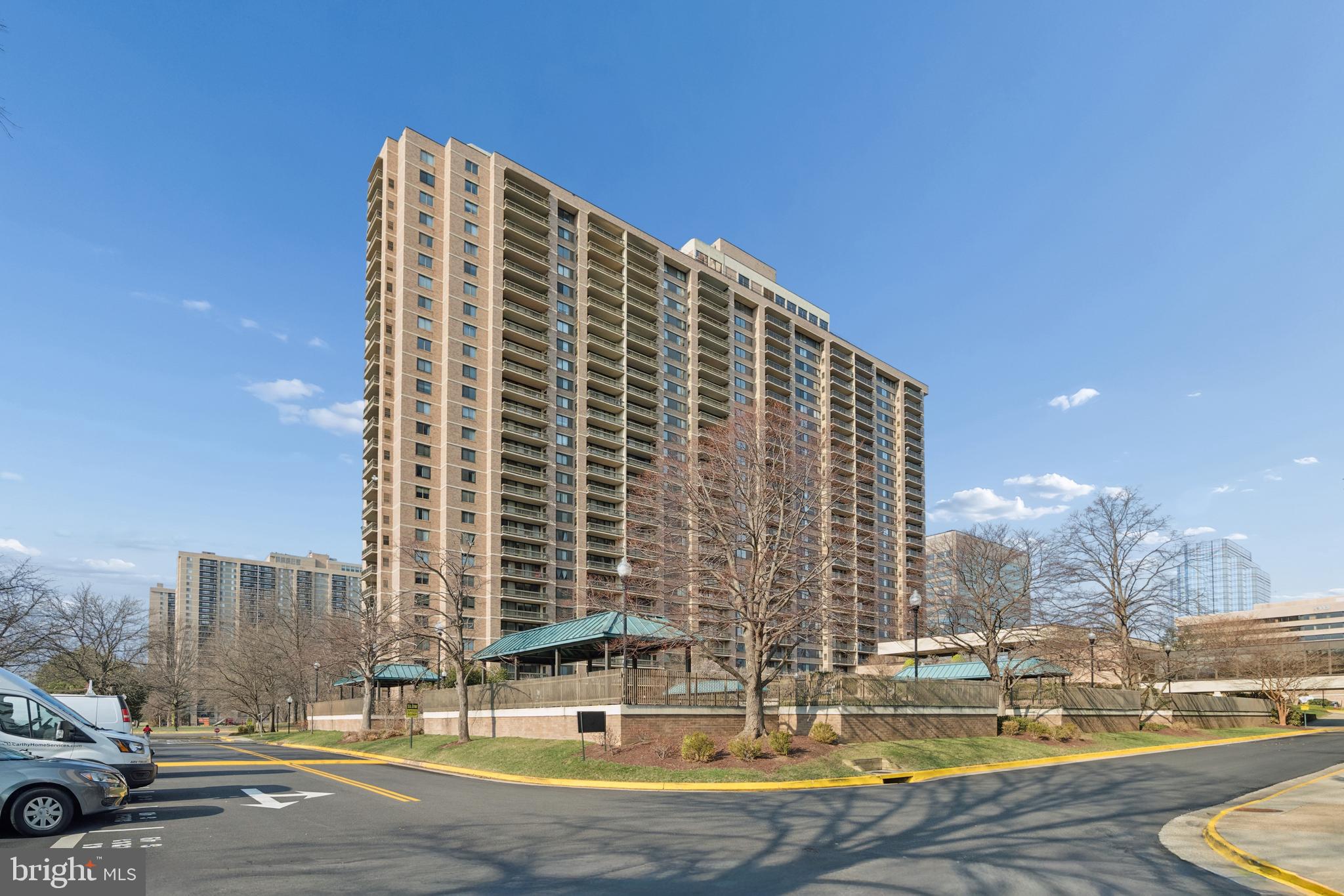 SKYLINE SQUARE CONDO - Residential