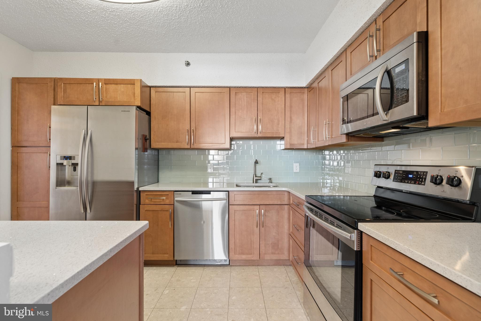 SKYLINE SQUARE CONDO - Residential