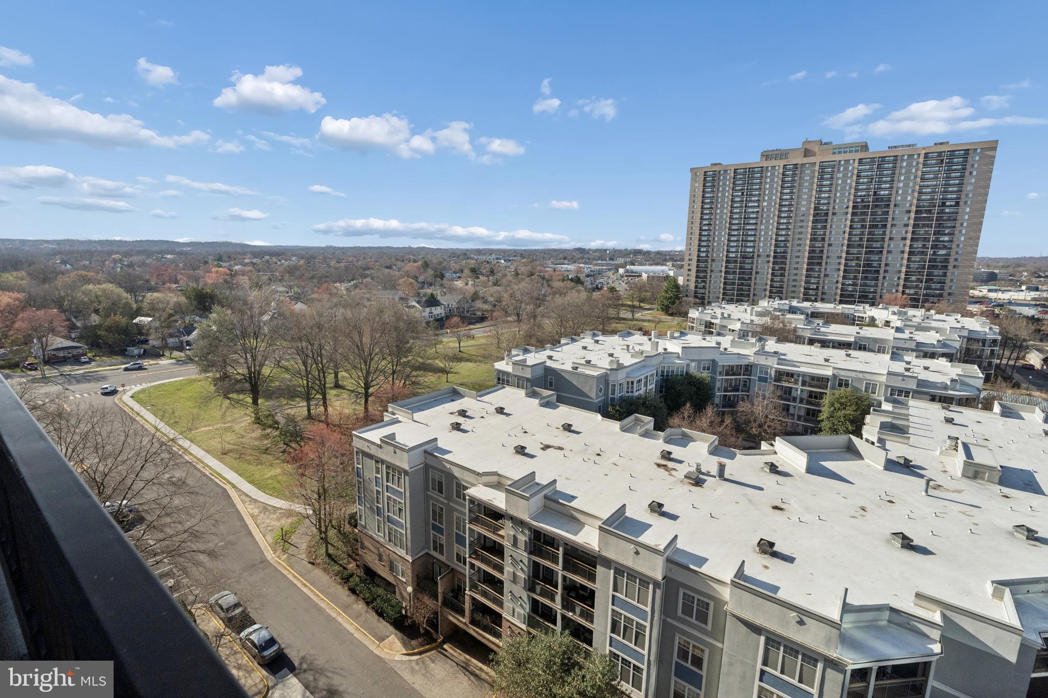 SKYLINE SQUARE CONDO - Residential