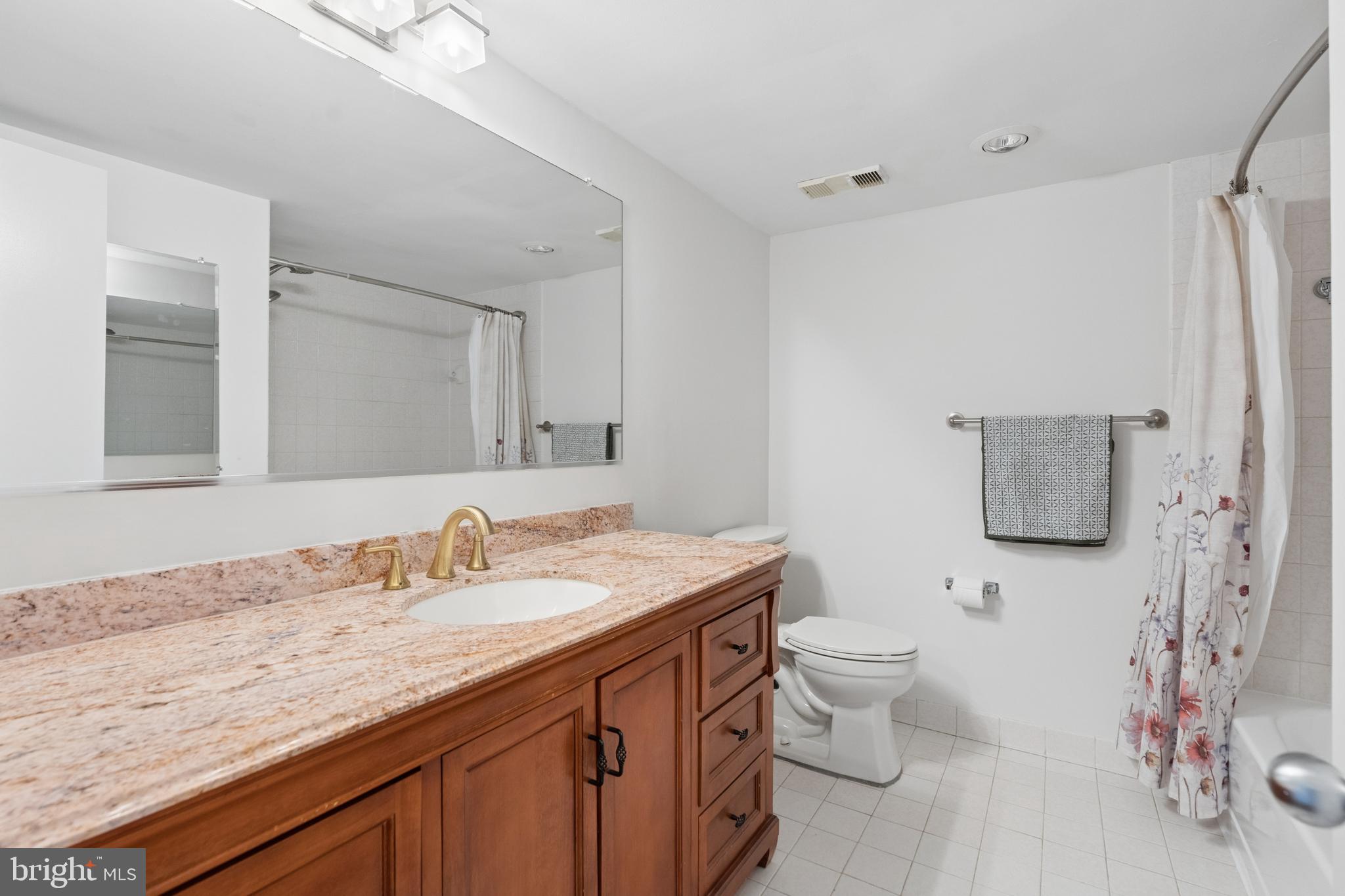 SKYLINE SQUARE CONDO - Residential