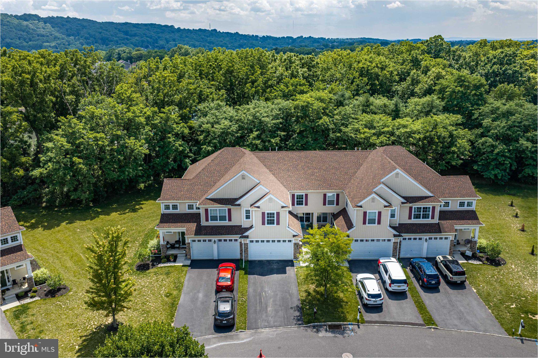 889 IRON LANE