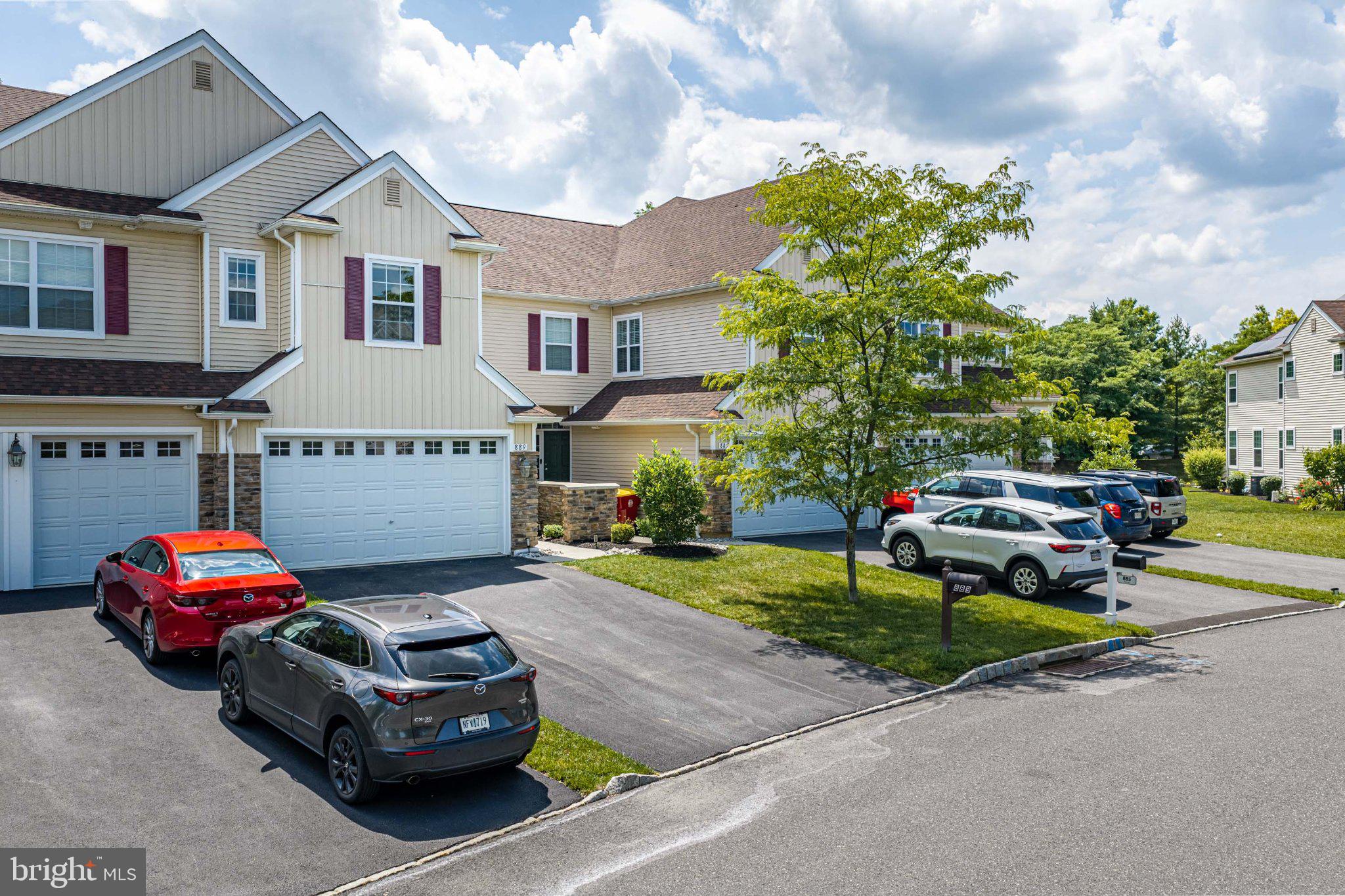 889 IRON LANE