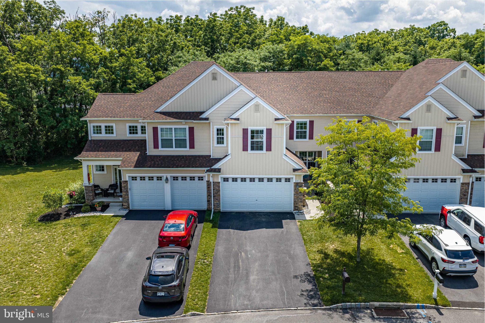 889 IRON LANE