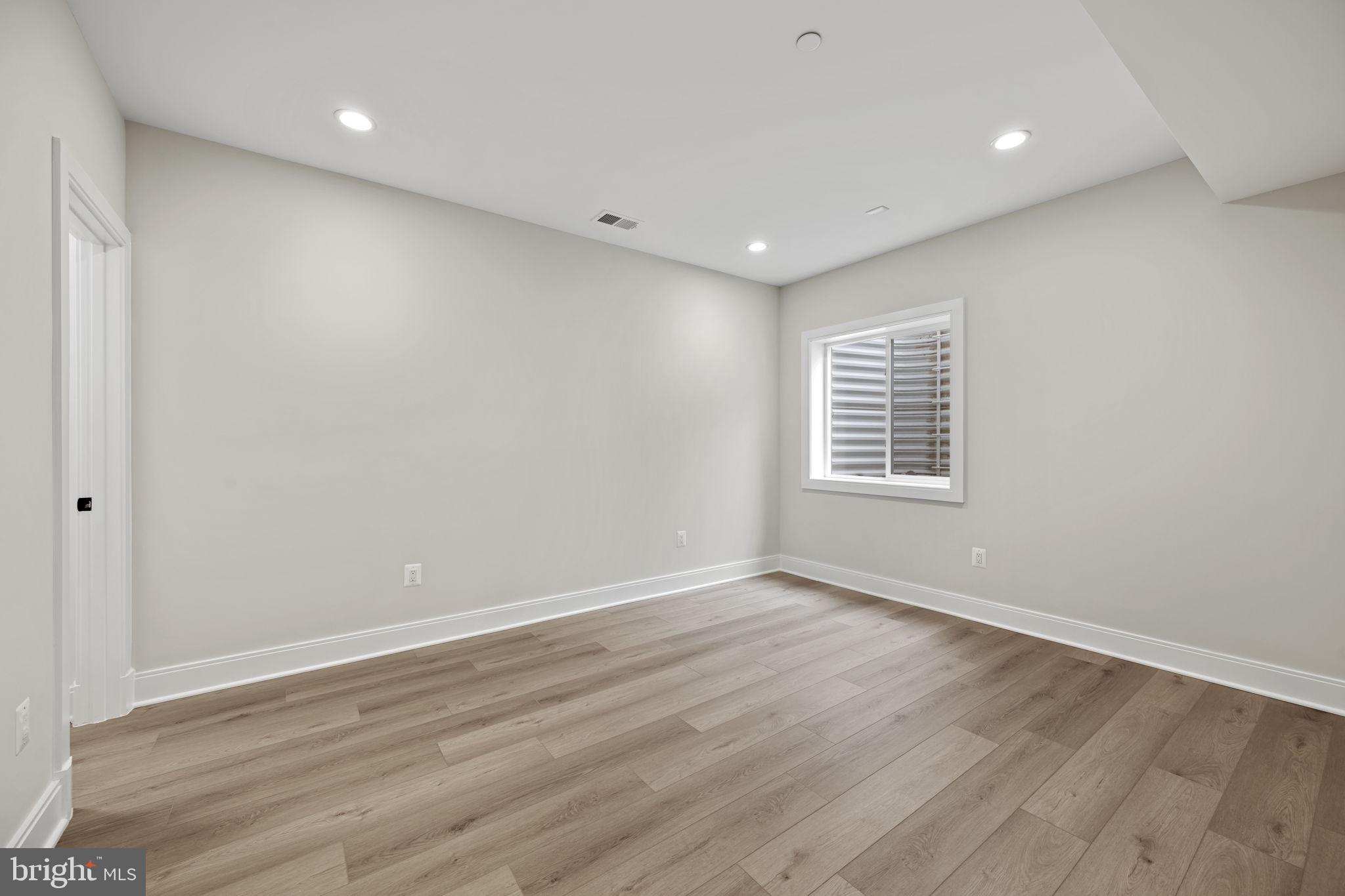 AYRLAWN - Residential