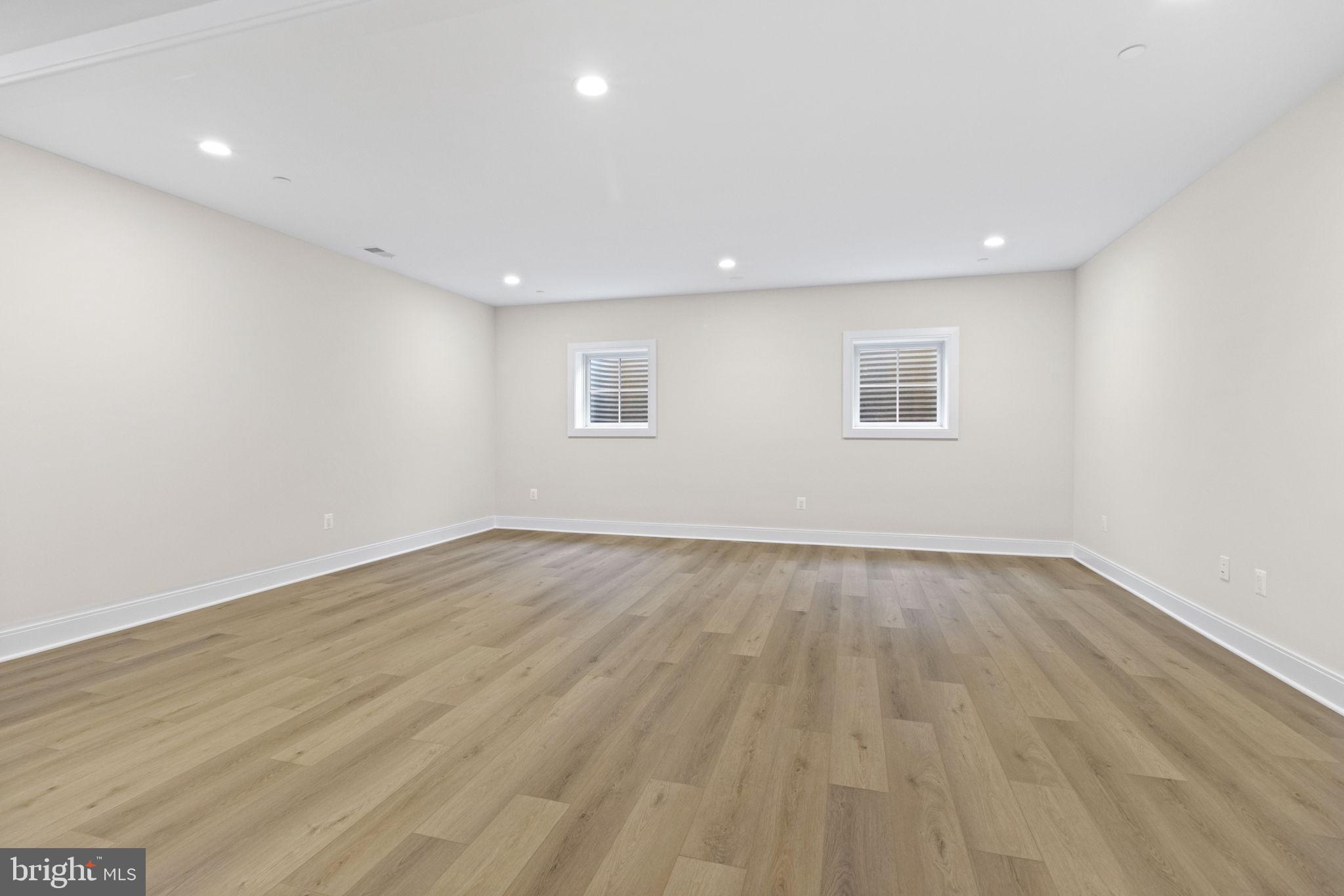 AYRLAWN - Residential