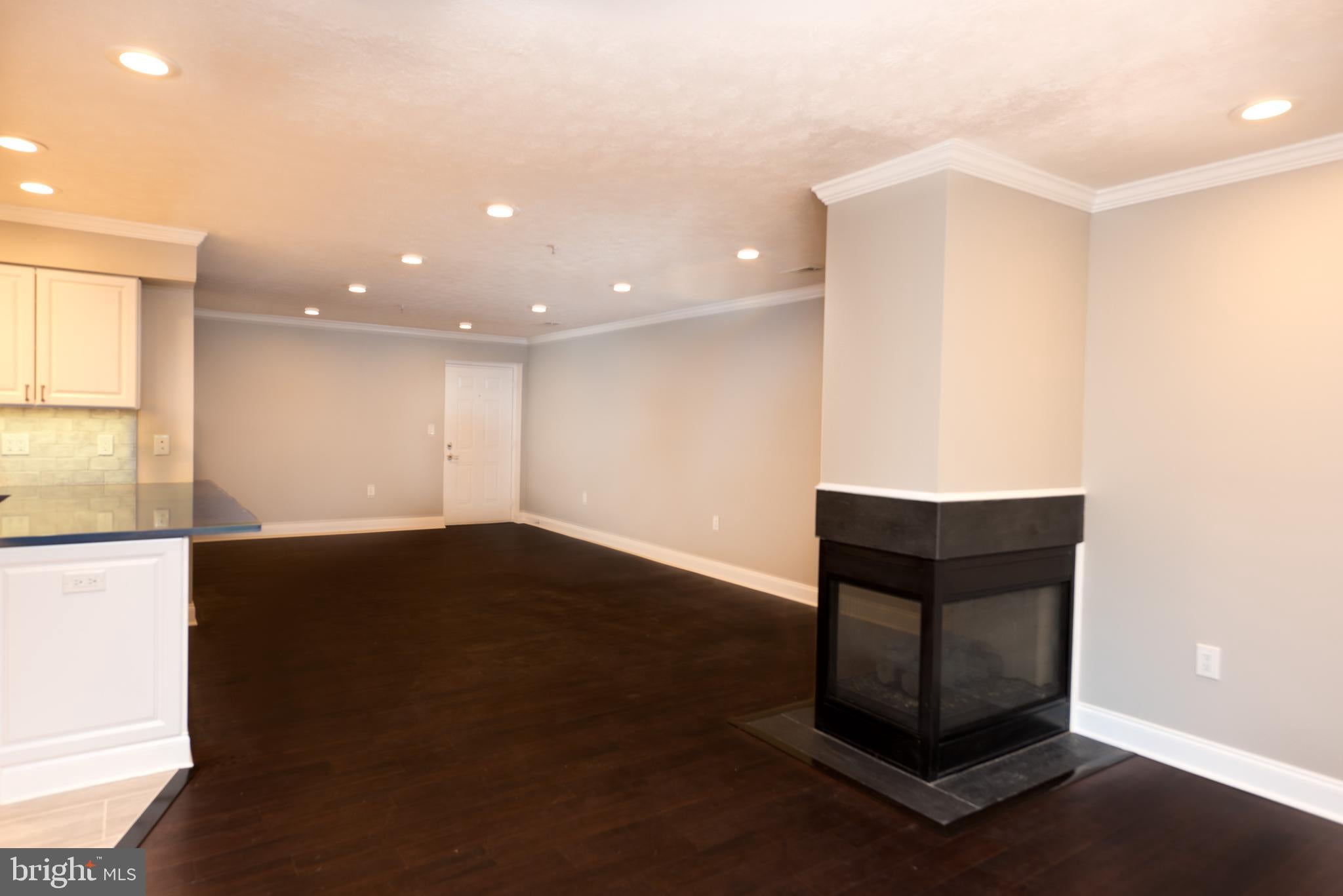 633 ADMIRAL DRIVE 107