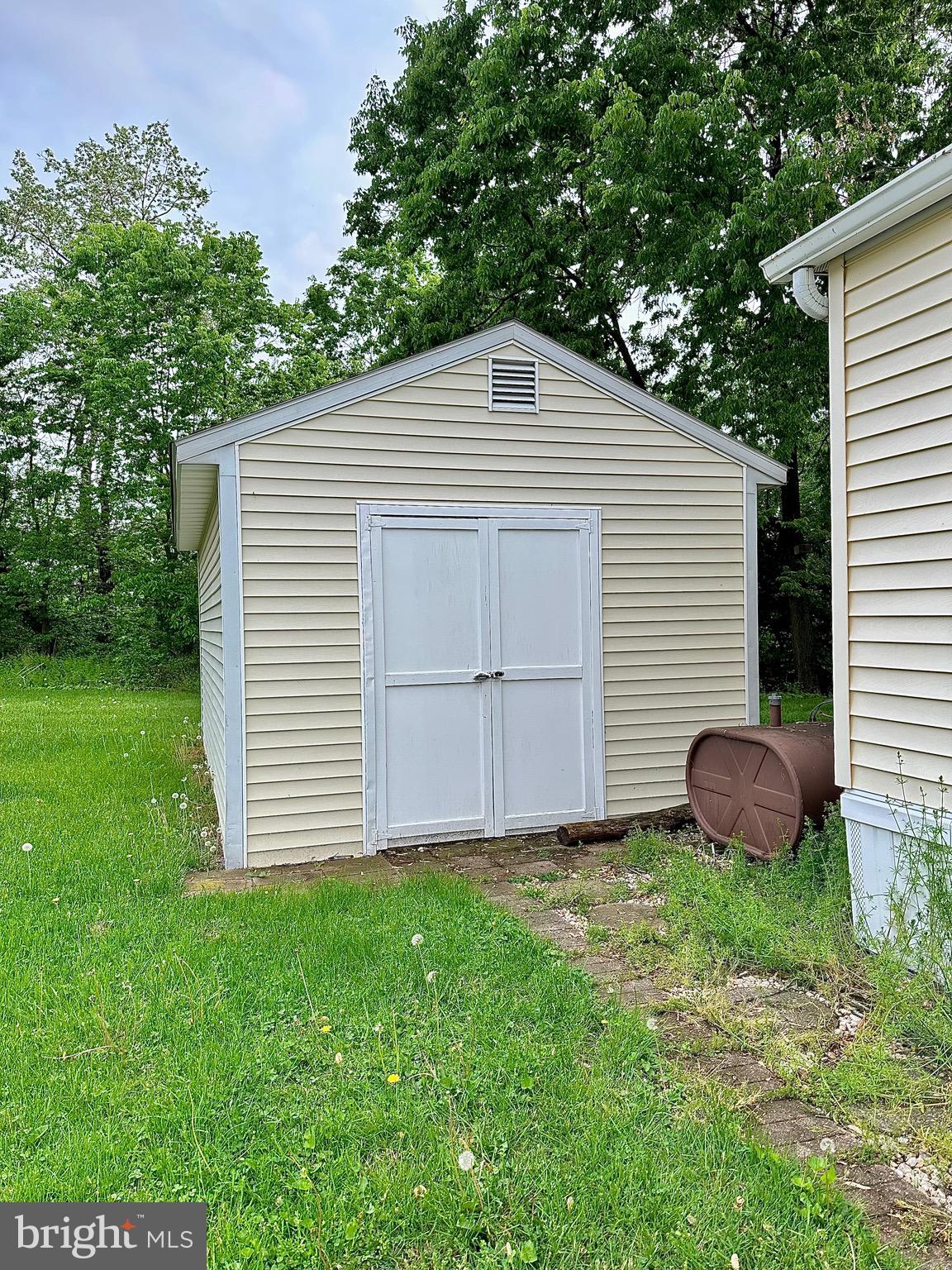 2379 RIVER ROAD 23