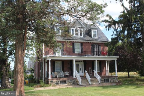Photo of 5301 Edmondson Avenue, BALTIMORE, MD 21229 (MLS # MDBA2186238)