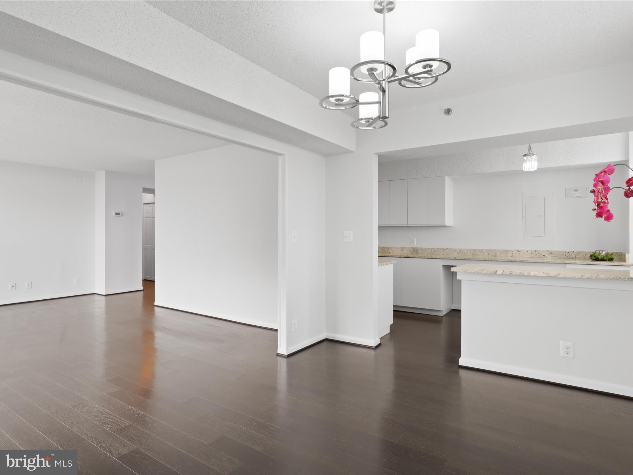 SKYLINE SQUARE CONDO - Residential