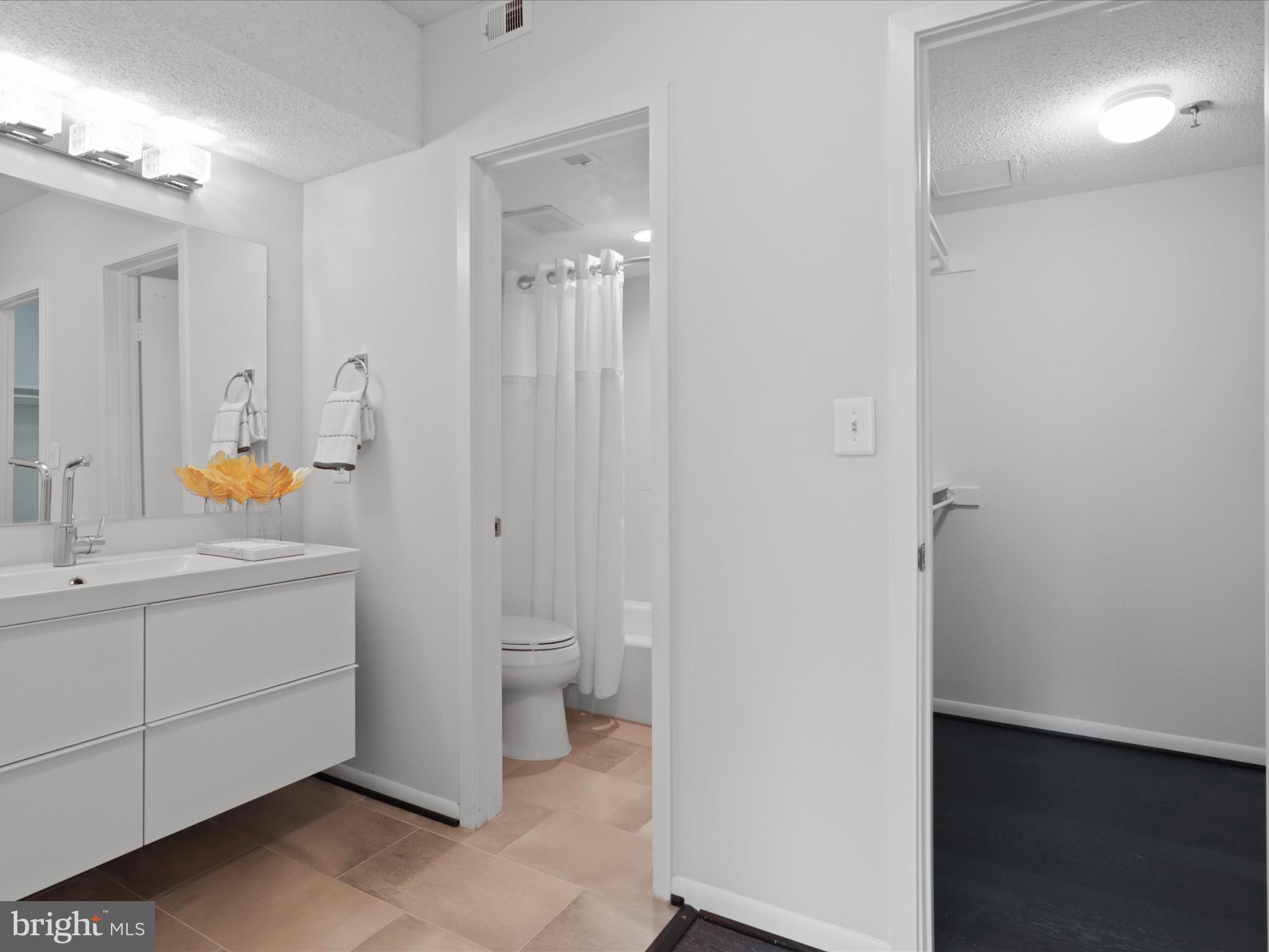 SKYLINE SQUARE CONDO - Residential