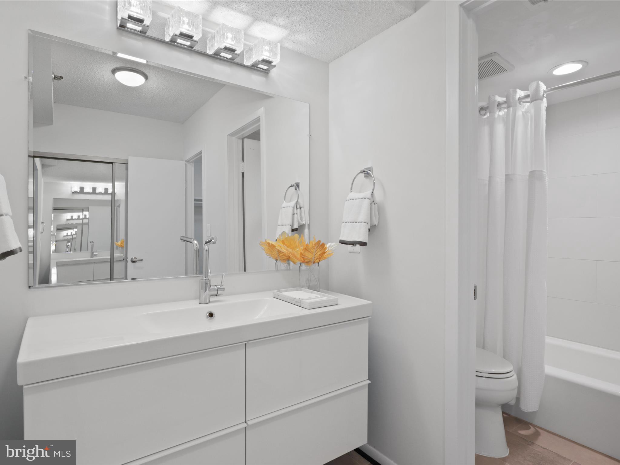 SKYLINE SQUARE CONDO - Residential