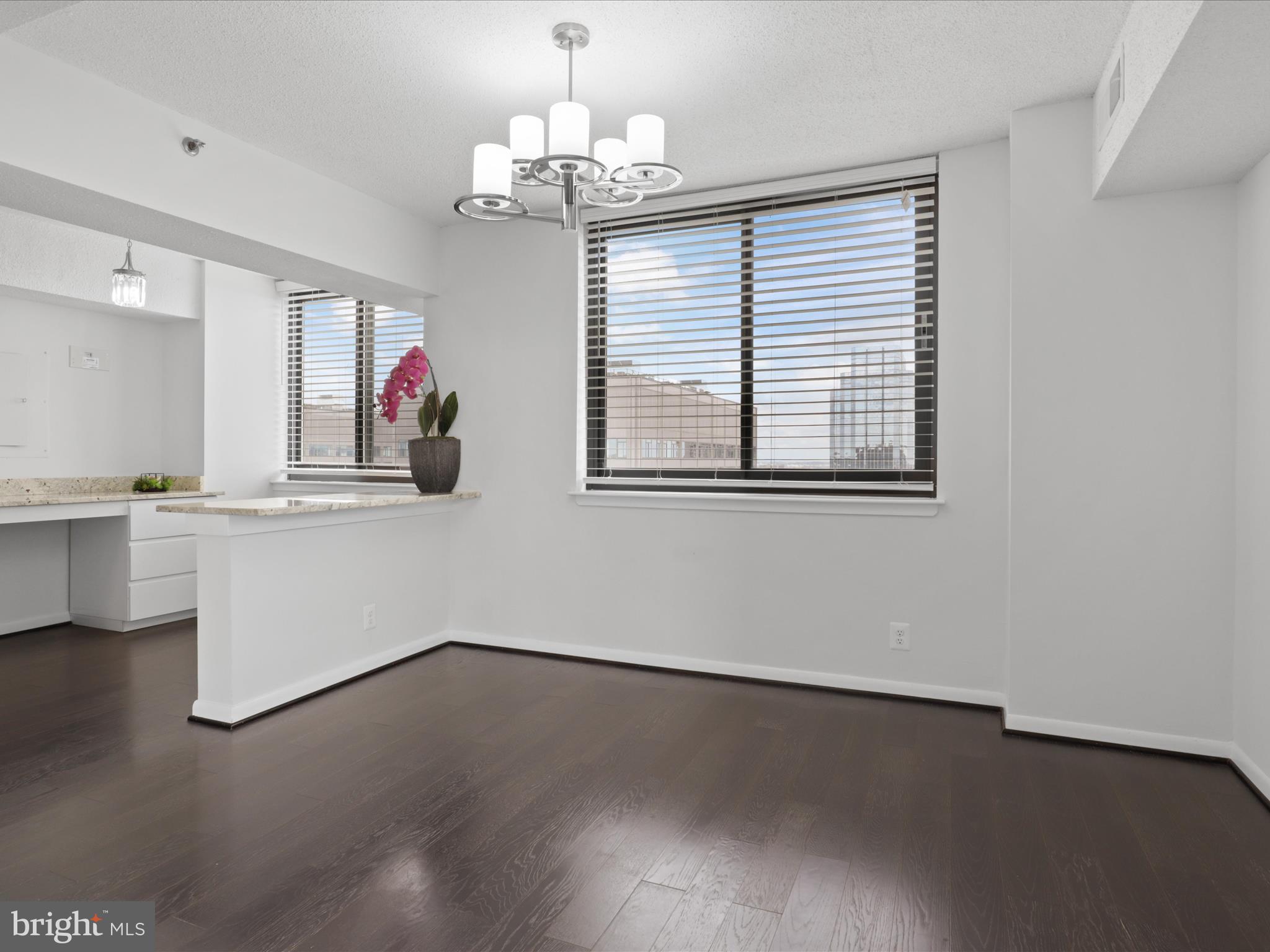 SKYLINE SQUARE CONDO - Residential