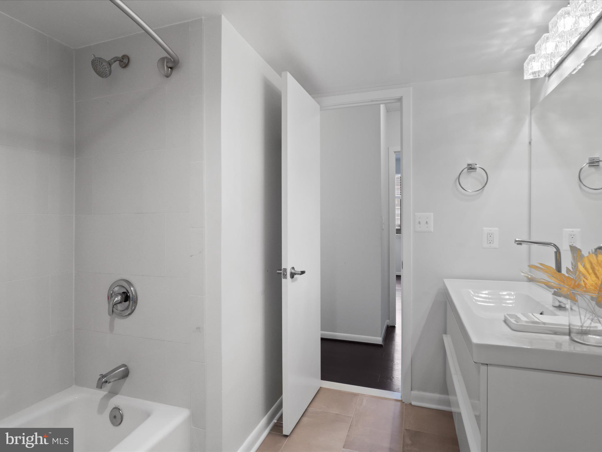 SKYLINE SQUARE CONDO - Residential