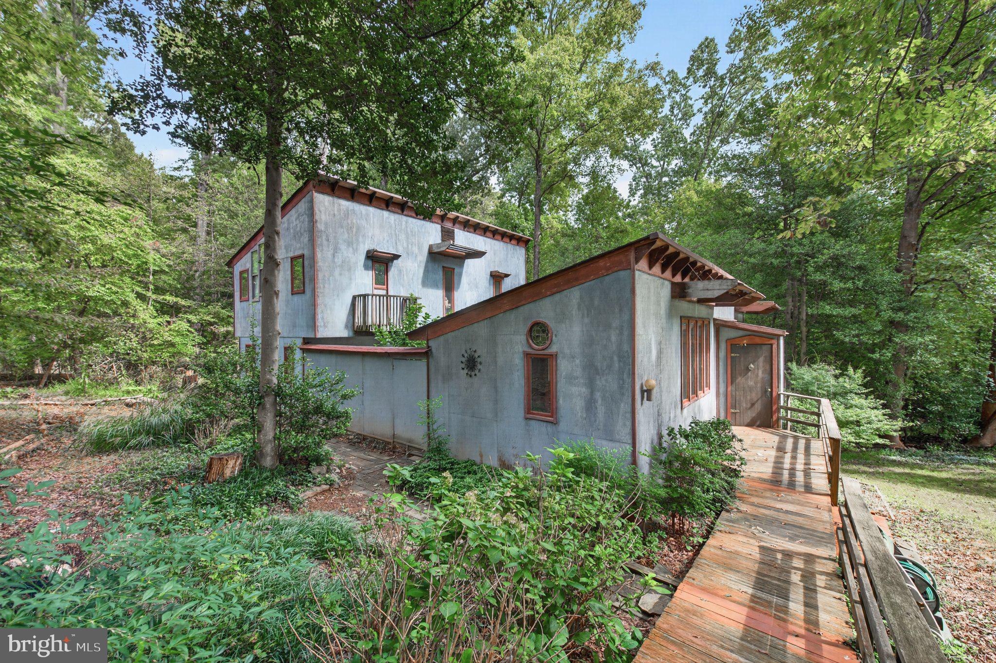 10708 MEADOWOOD DRIVE