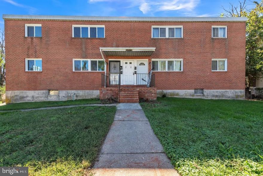 Situated in bustling Baltimore City, this apartment is only 20 minutes away from local restaurants and shops! Each unit was recently remodeled with brand new appliances and flooring. Live in comfort with spacious bedrooms and plenty of counter space. In biking distance for Coppin State University. The property is situated on just under half an acre of green grass, great for kids! Act fast!
This unit is located on the first level. Credit score 600+ requirement and a $39 application fee https://apply.link/2ZWnneA