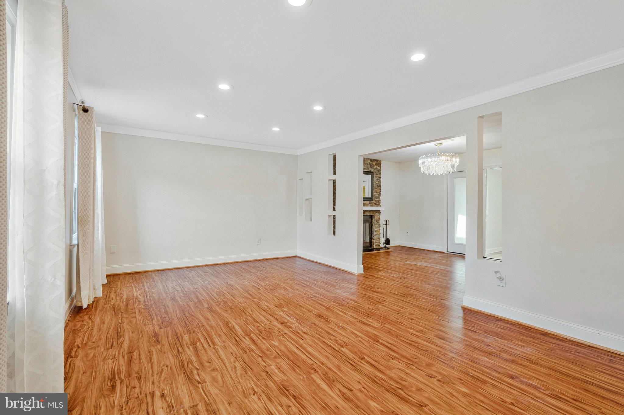 1107 TREESIDE LANE