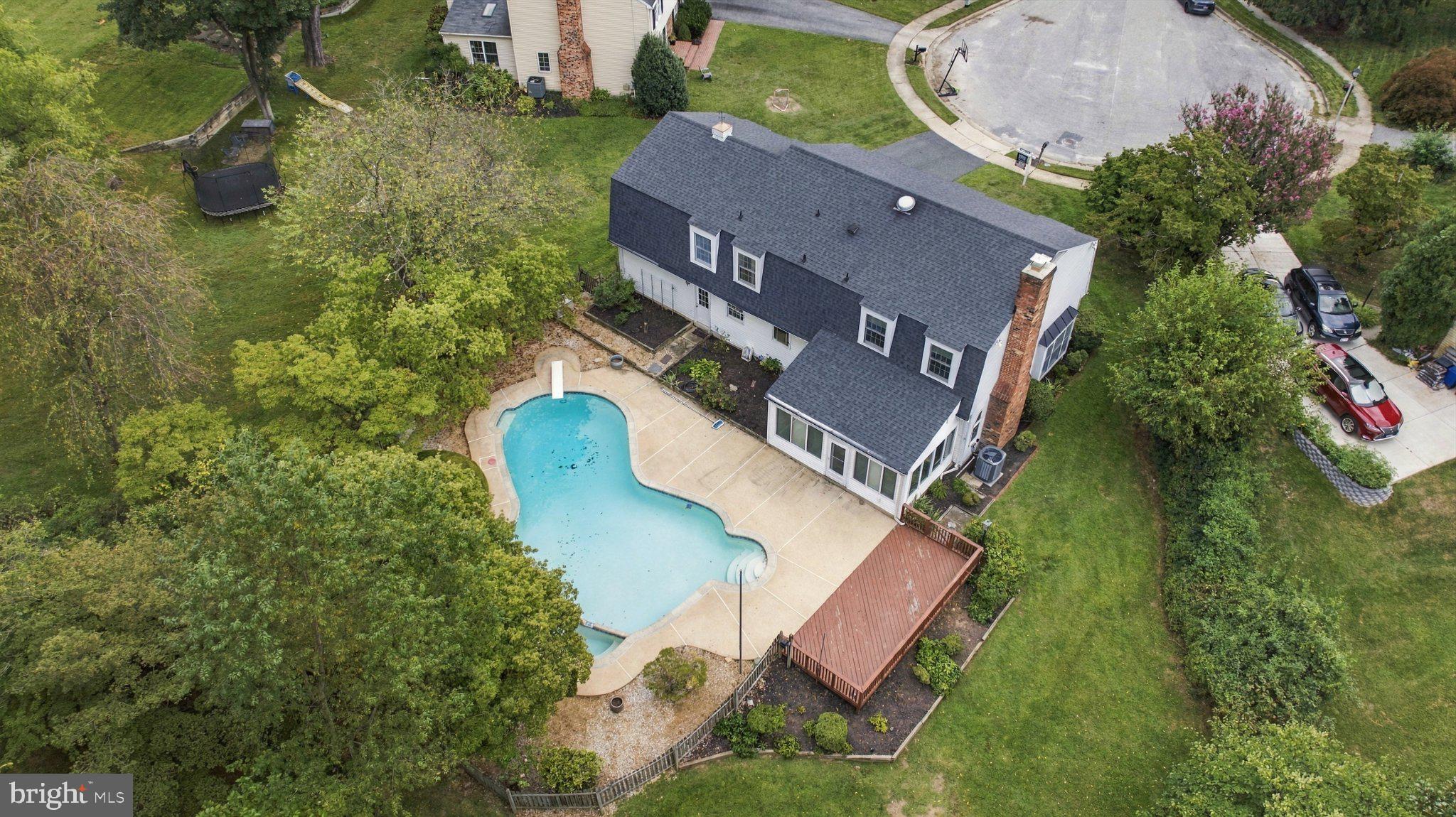 15 LOCHMOOR COURT