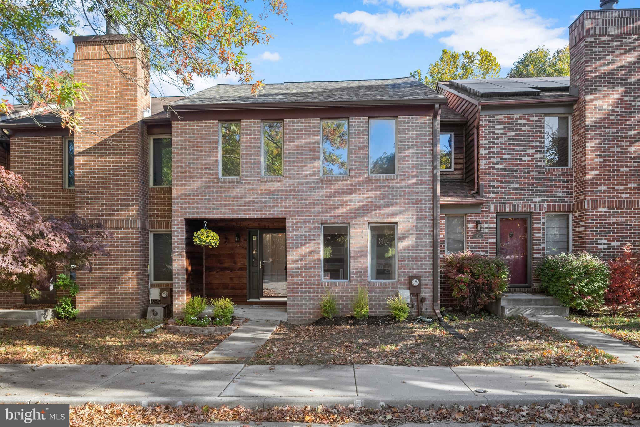 9453 CLOCKTOWER LANE