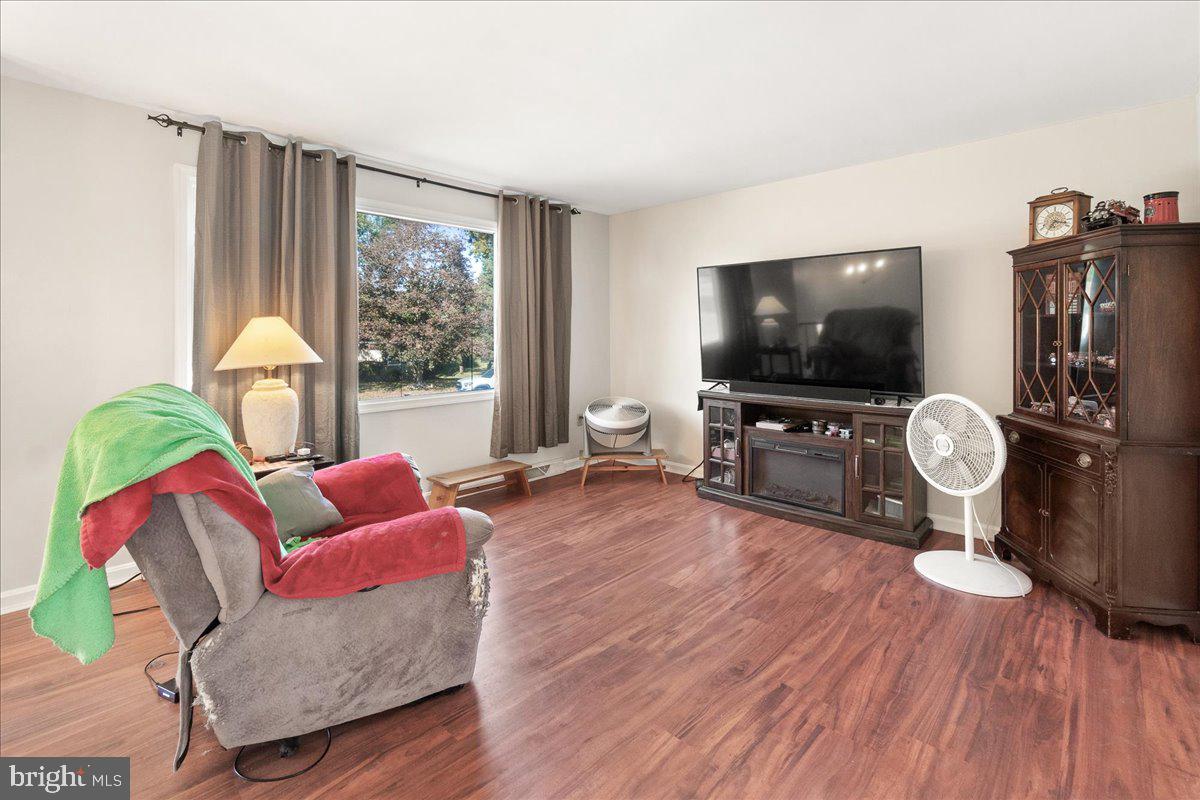 PARADISE HOMES - Residential