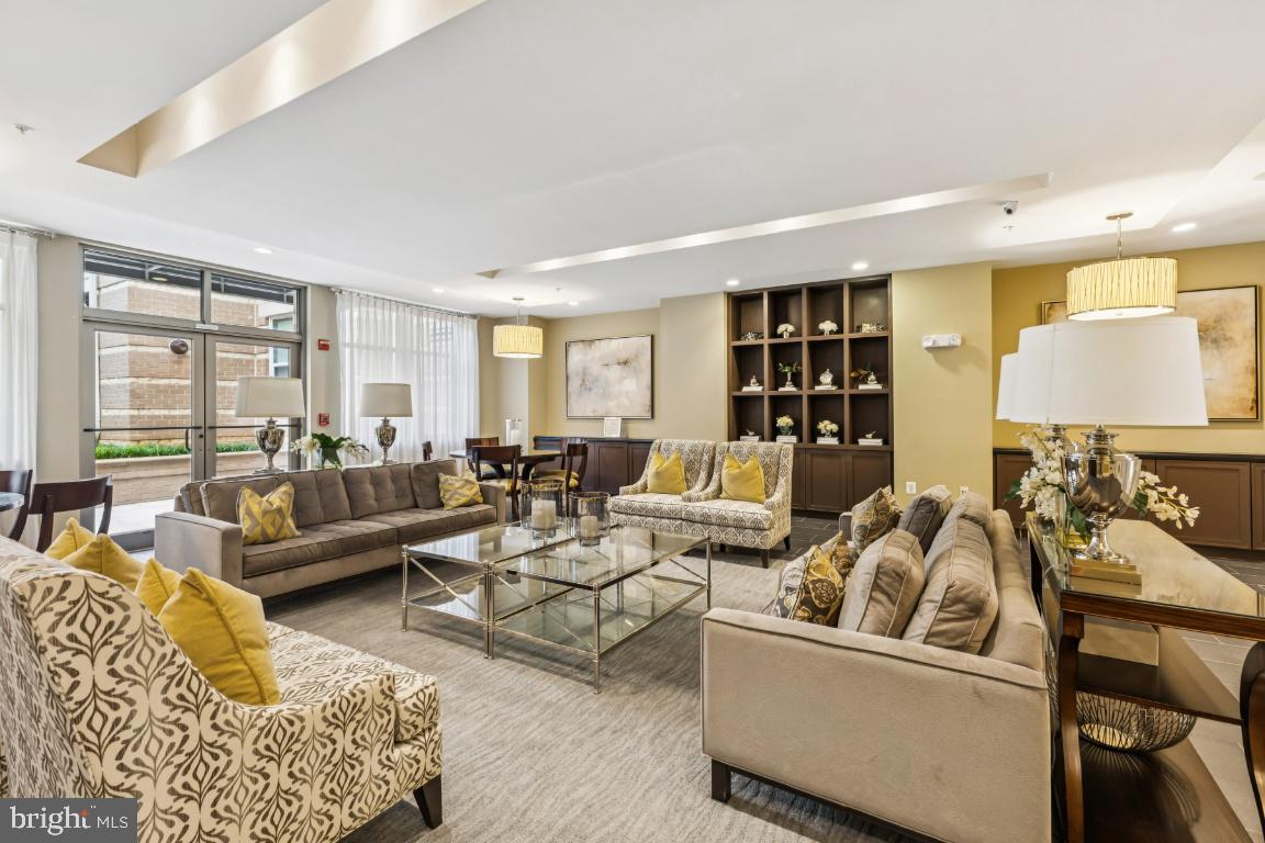 SAVOY AT RESTON TOWN CENTER - Residential