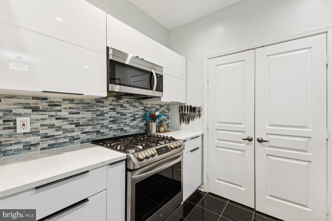 SAVOY AT RESTON TOWN CENTER - Residential