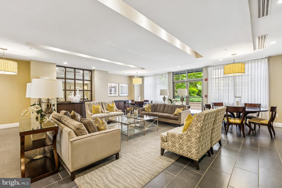 SAVOY AT RESTON TOWN CENTER - Residential