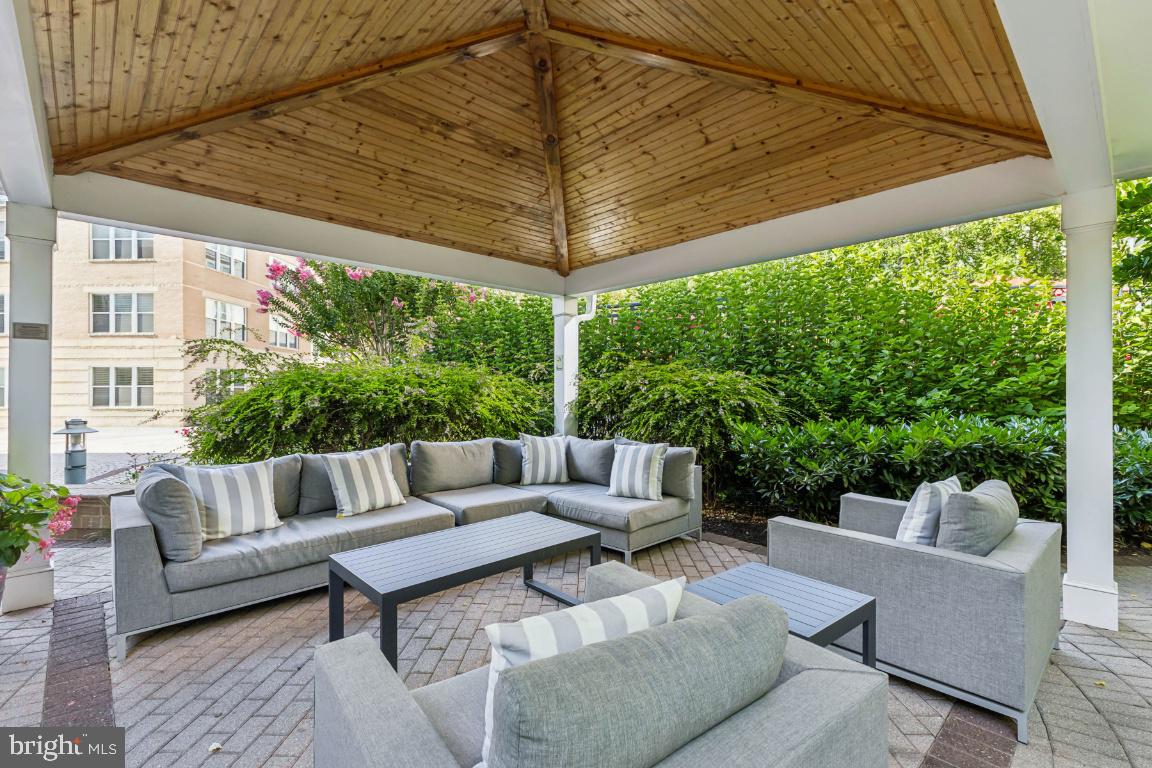 SAVOY AT RESTON TOWN CENTER - Residential