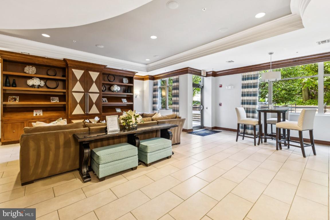 SAVOY AT RESTON TOWN CENTER - Residential