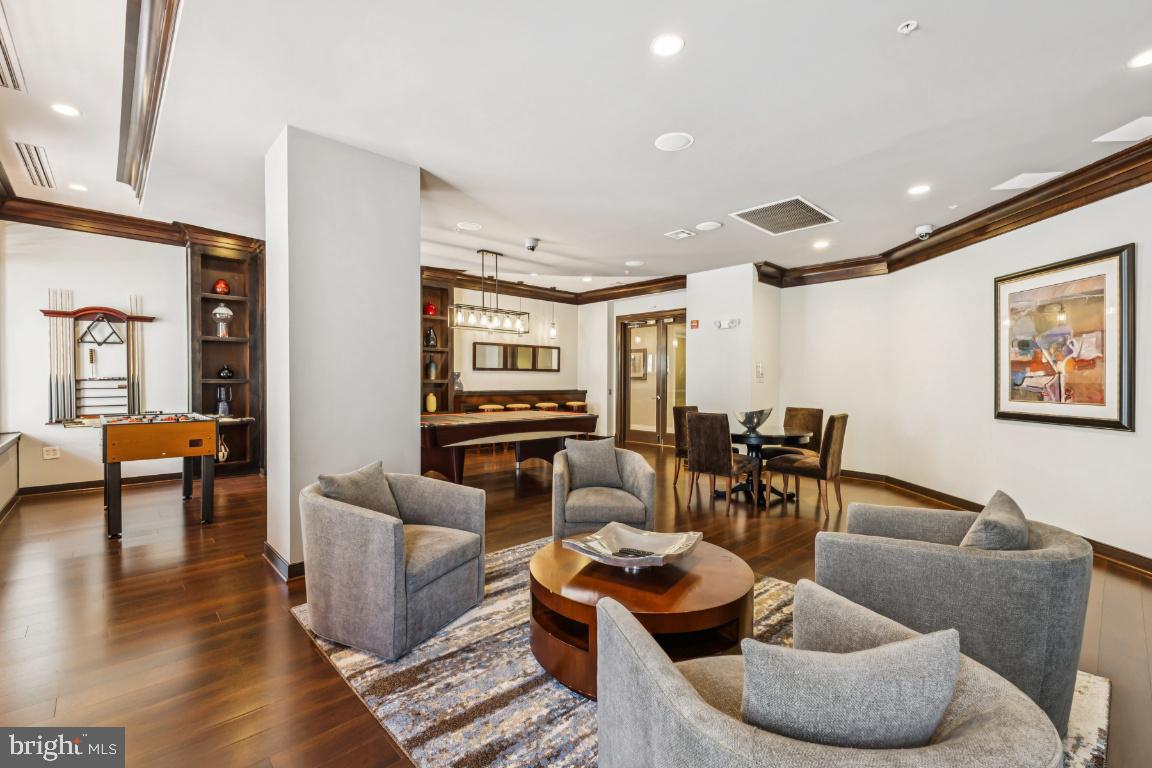 SAVOY AT RESTON TOWN CENTER - Residential