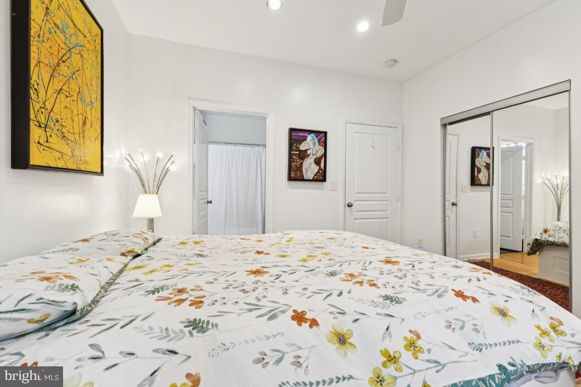 SAVOY AT RESTON TOWN CENTER - Residential