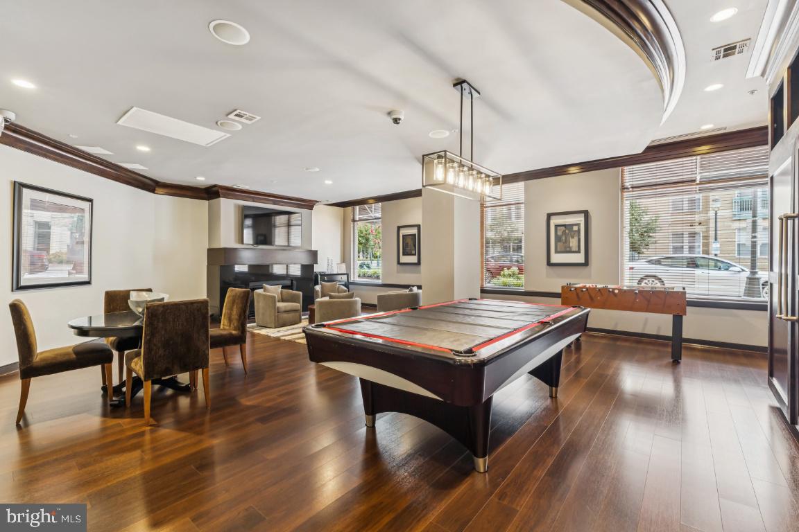 SAVOY AT RESTON TOWN CENTER - Residential