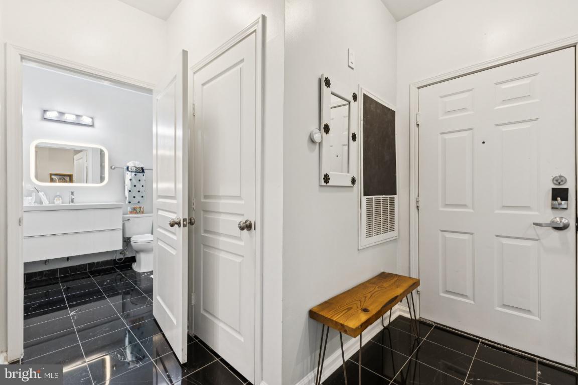 SAVOY AT RESTON TOWN CENTER - Residential