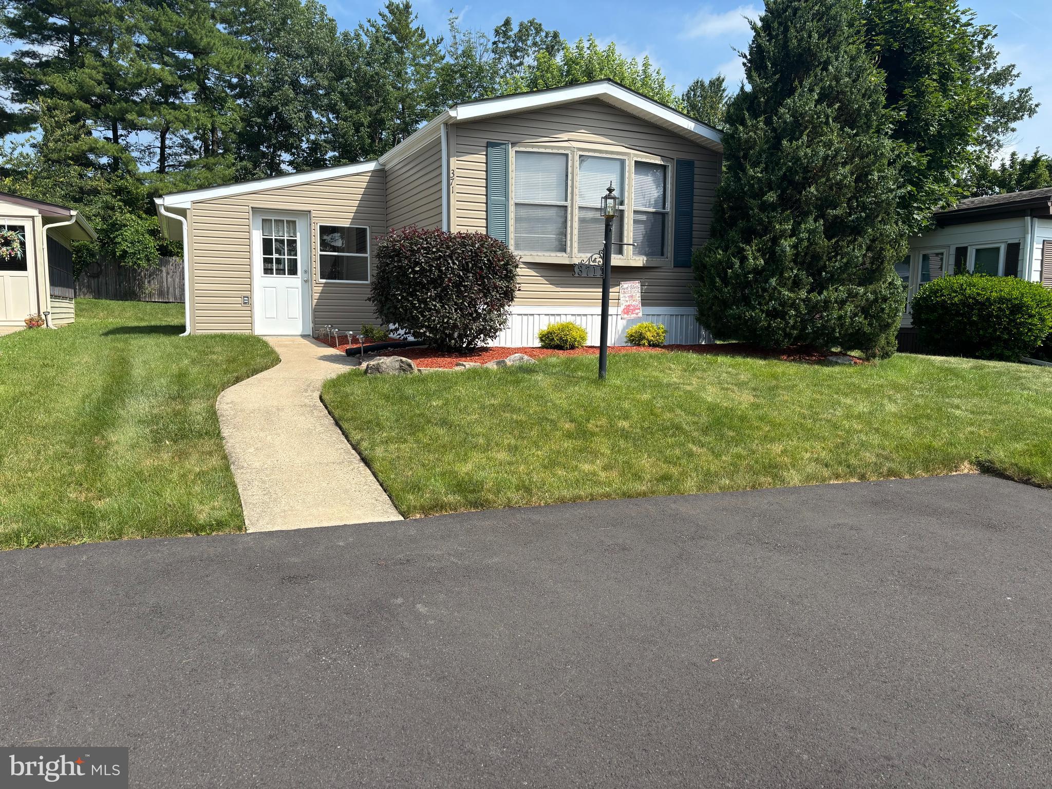 371 WOODSTREAM WAY