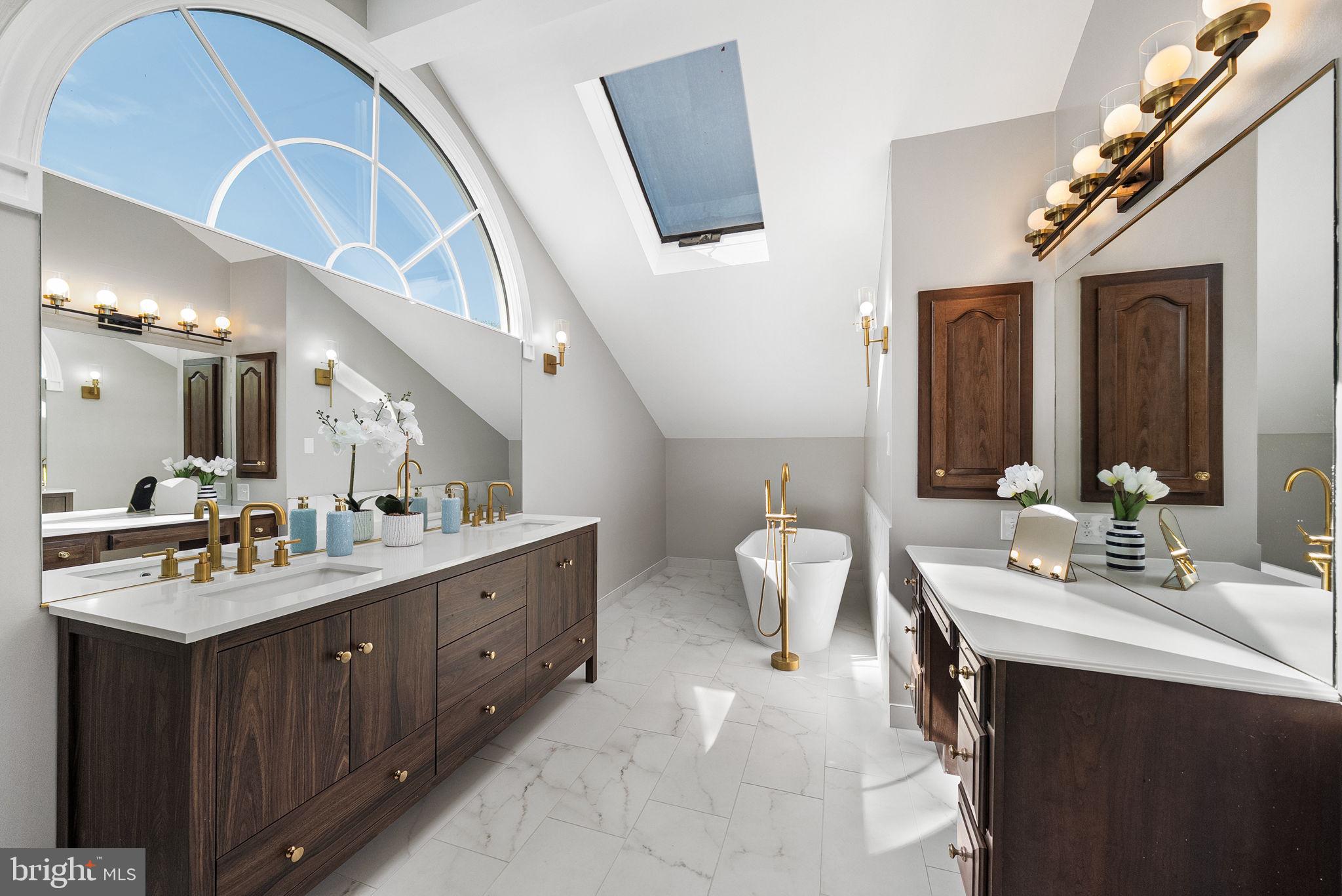 COLUMBIA OAKS - Residential