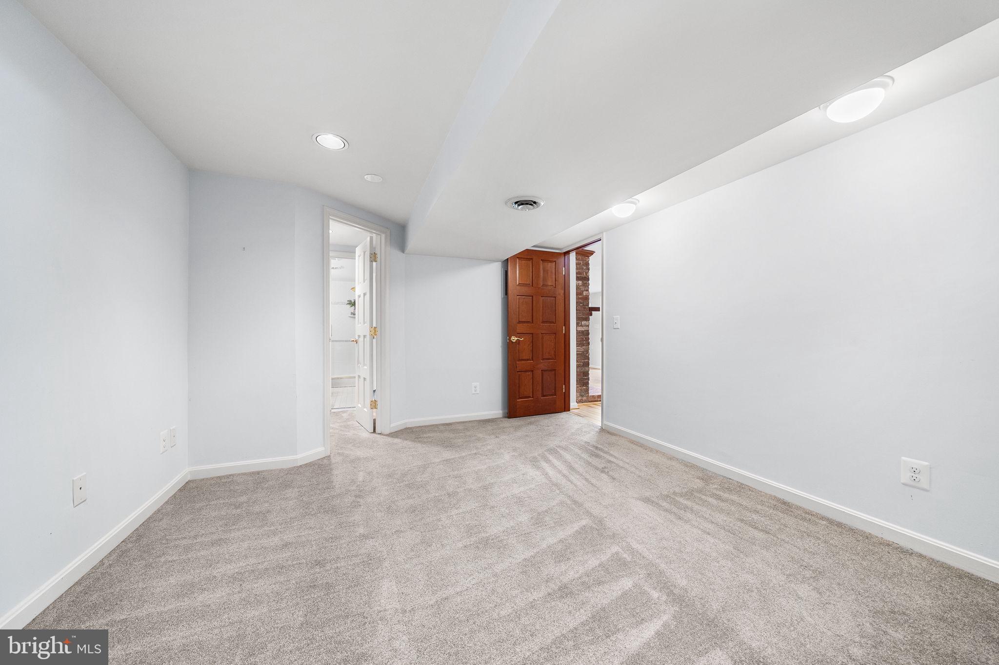 COLUMBIA OAKS - Residential