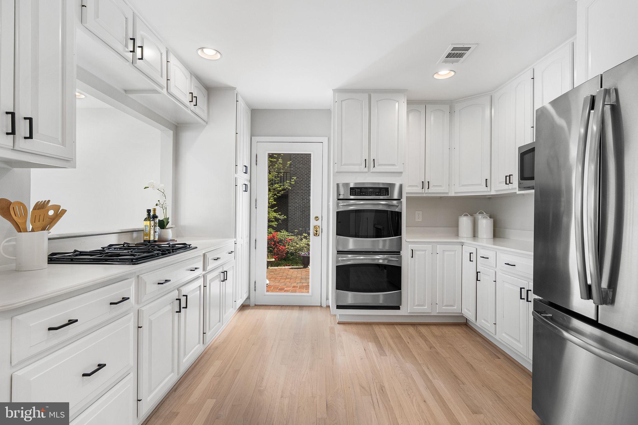 COLUMBIA OAKS - Residential