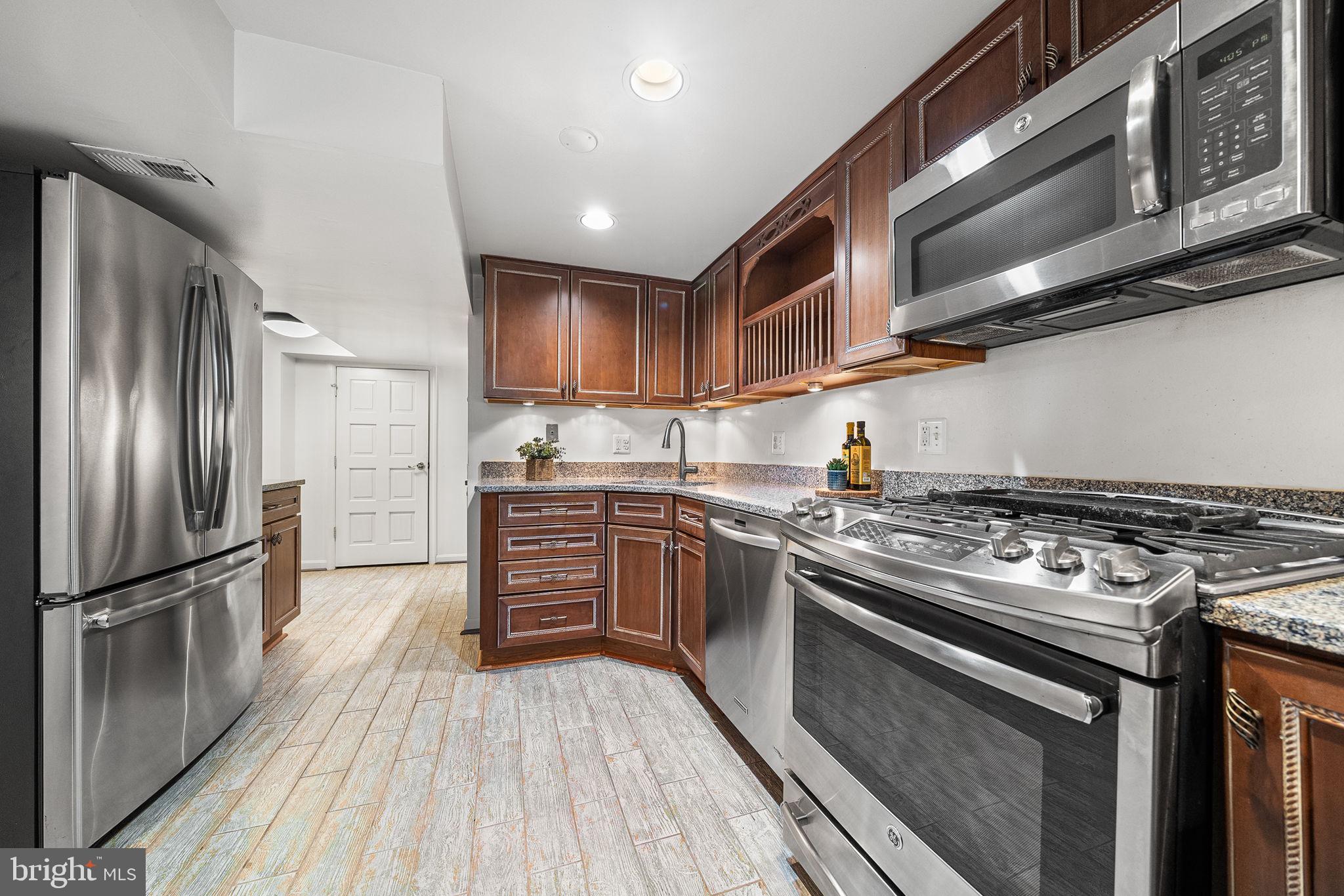 COLUMBIA OAKS - Residential